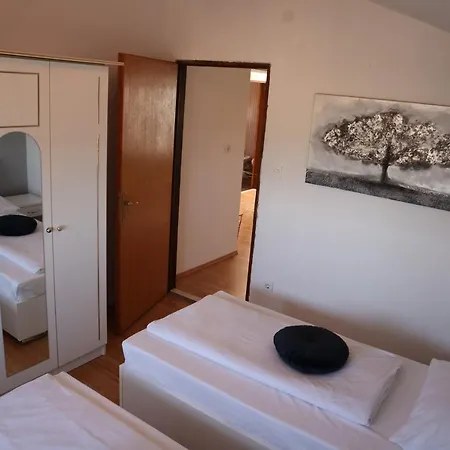 Noemi Apartment Appartamento Vrsi